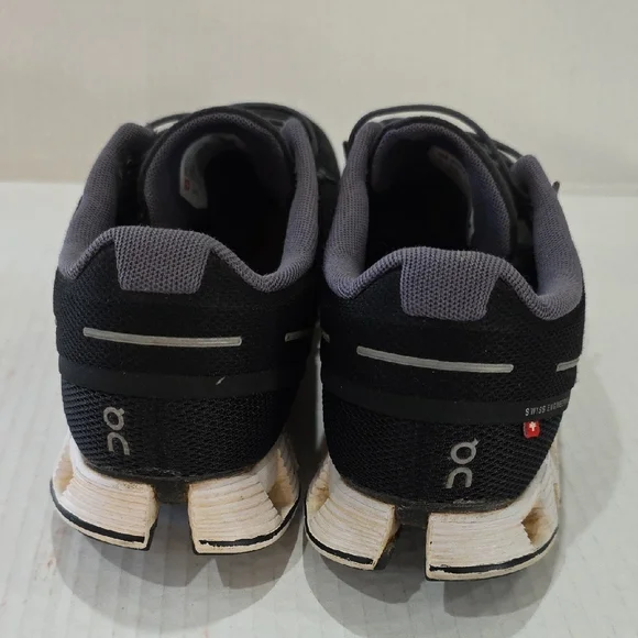 On Cloud 5 Running Women's Black and White Sneakers Size 9 - Picture 6 of 10